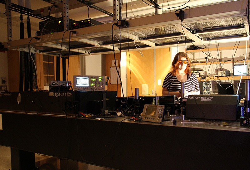 Polina Navotnaya working in the Condon Ultrafast Laser Laboratory